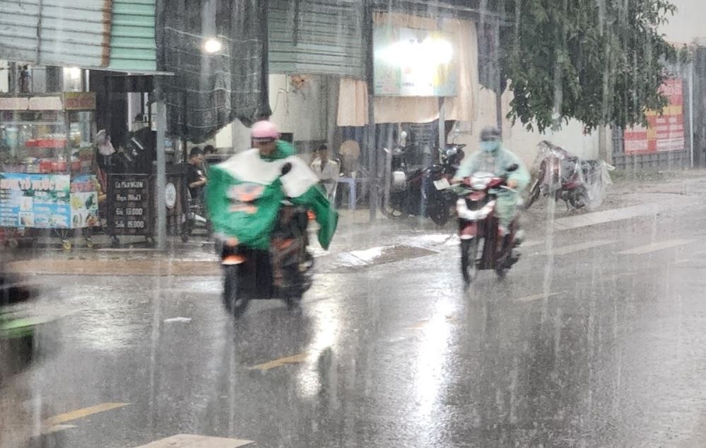 Tinh hinh mua dong o TP.HCM va Nam bo sau bao Tra Mi hinh anh