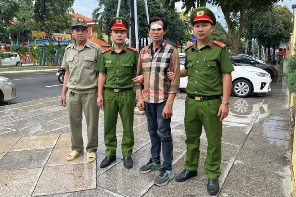 Tam giu 2 'ma men' lang ma, tan cong canh sat hinh anh