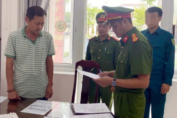 Bat nguyen Pho giam doc Ngan hang Viet A chi nhanh Hoi An hinh anh