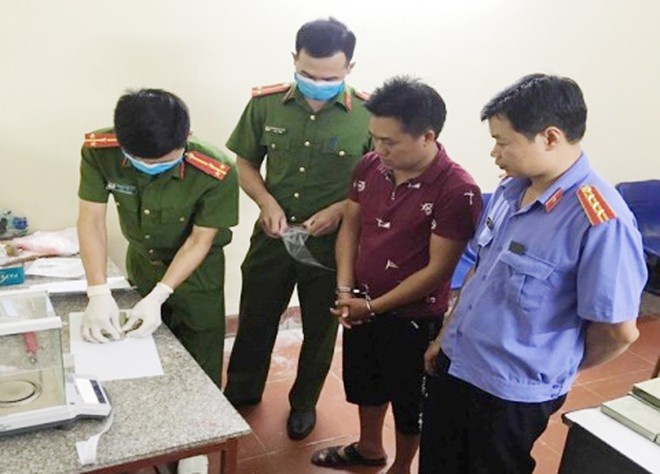 Vo boc,  lai xe taxi,  Ma tuy anh 1