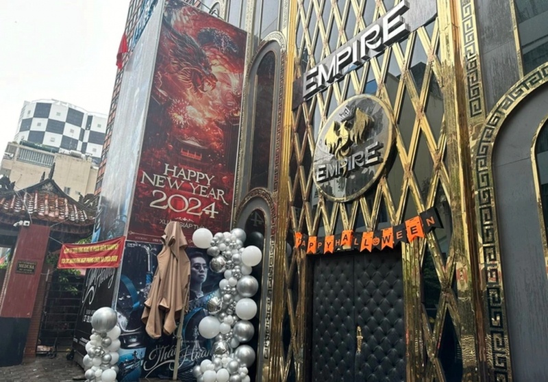 Dot kich quan bar noi DJ Thai Hoang bieu dien hinh anh