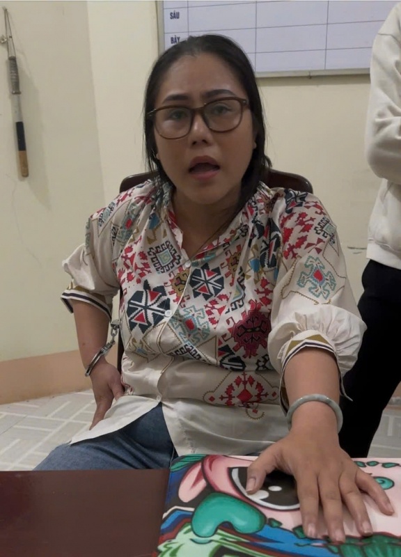 Chi dau,  Lua em chong,  Chiem doat tien ty anh 1