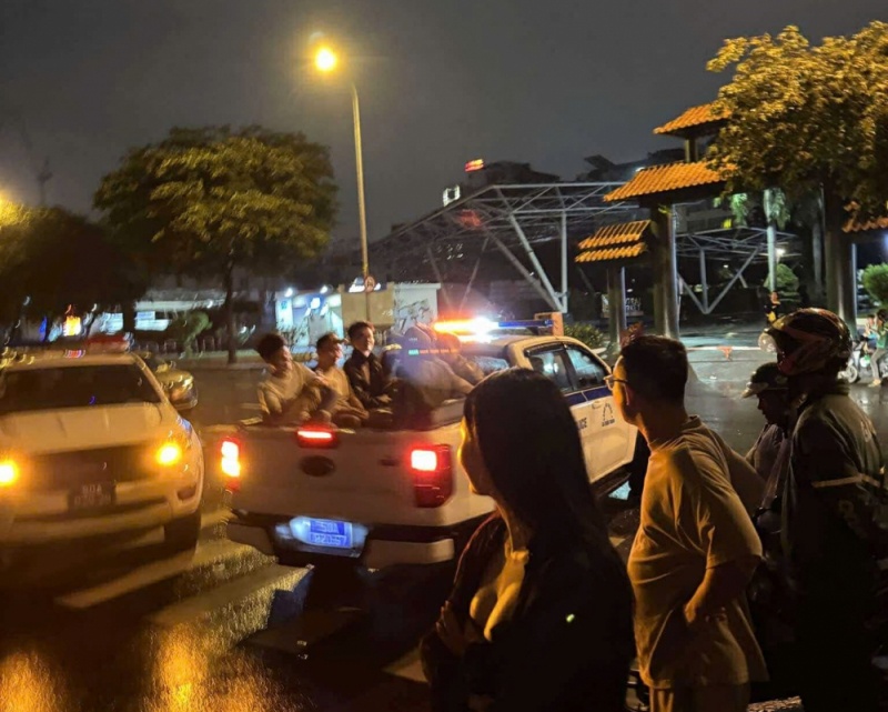 Quan bar Empire,  DJ Thai Hoang,  Cong ty Nowpay,  Quan Ruby Club 18 anh 2