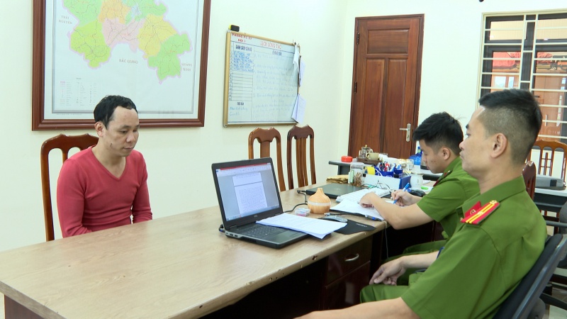 Ham bi mat,  Hon 300 m,  Can cu danh bac anh 3