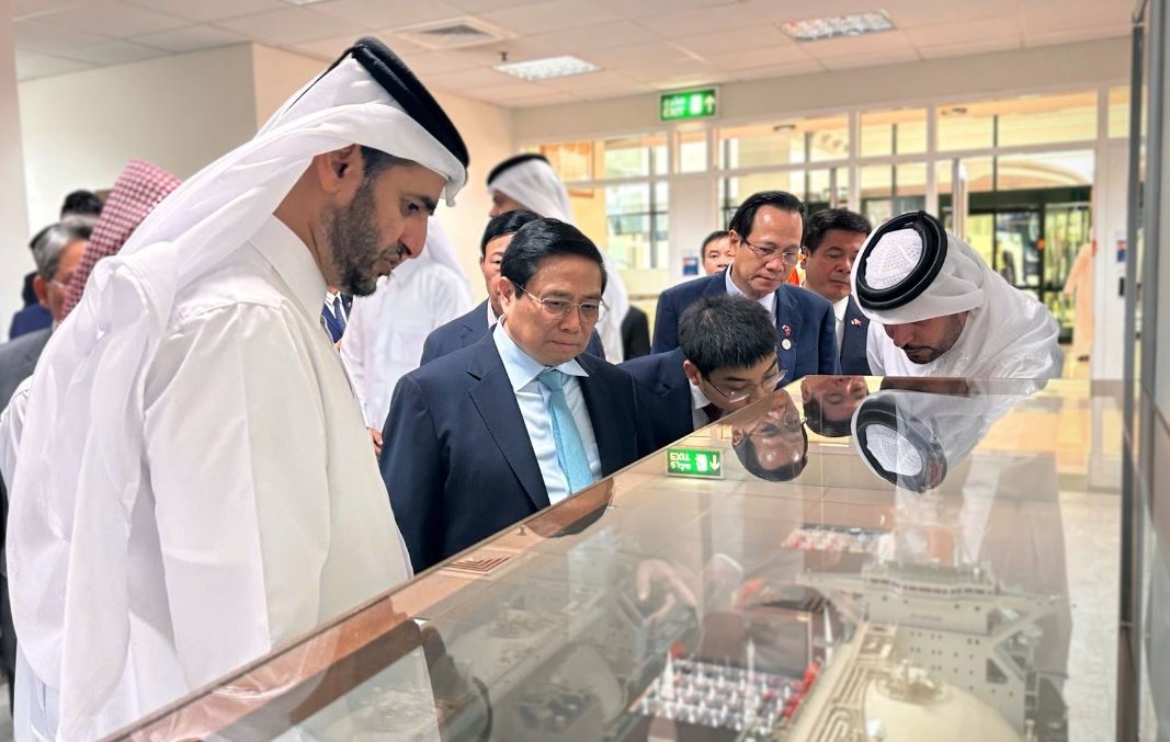 Thu tuong tham quan co so xuat khau khi hoa long lon nhat the gioi hinh anh