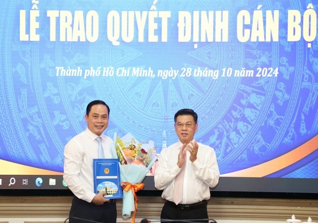 bo nhiem nhan su anh 2