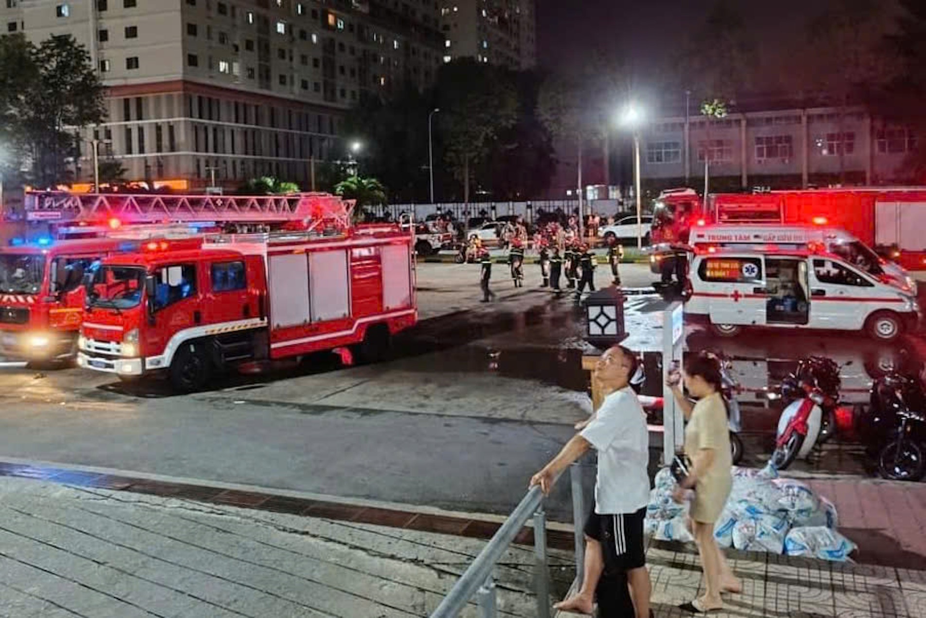 Chay can ho chung cu Eratown - Duc Khai o TP.HCM, cu dan bo chay hinh anh