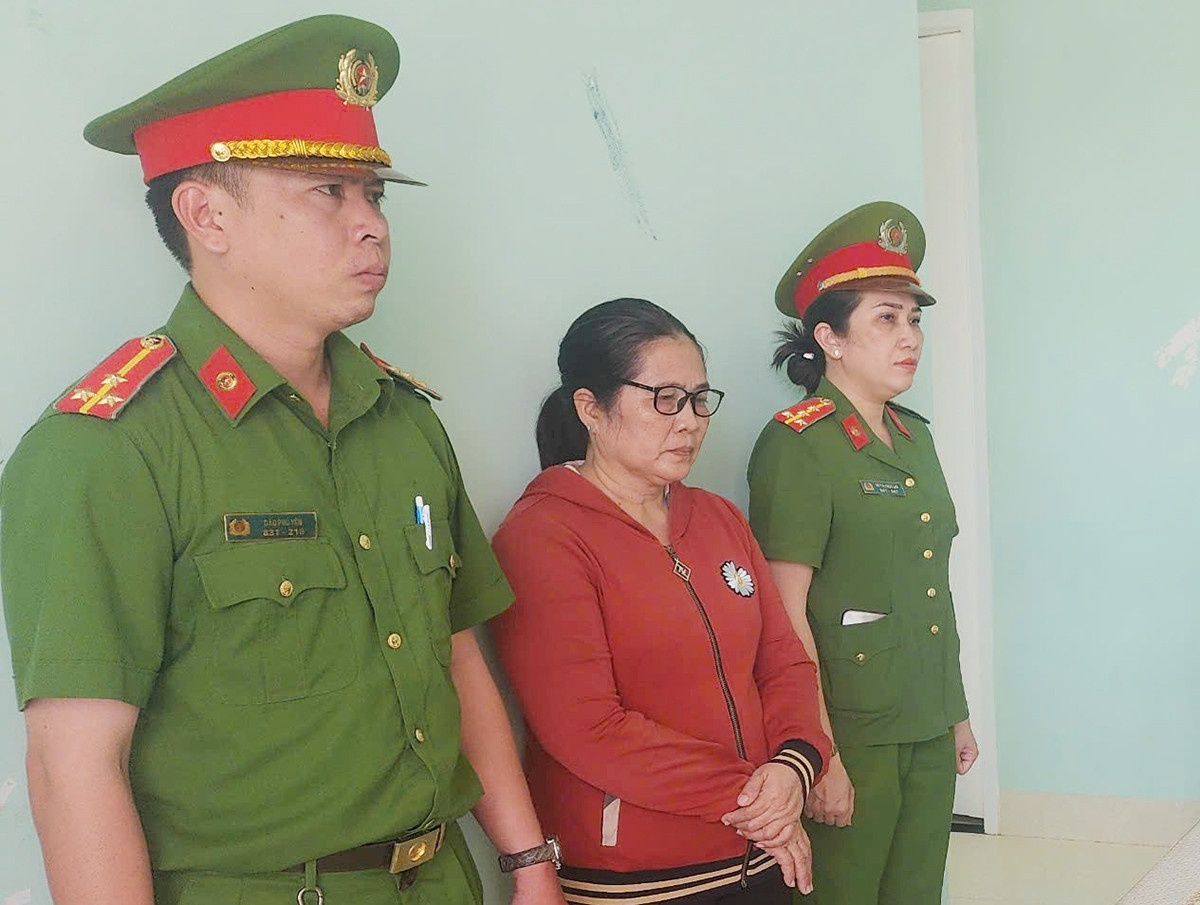 Lien tuc be hui,  Chan dong mien Tay anh 1