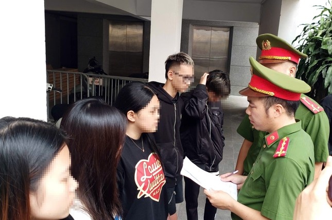 Co gai,  Tong tu vong,  Ha Noi anh 1