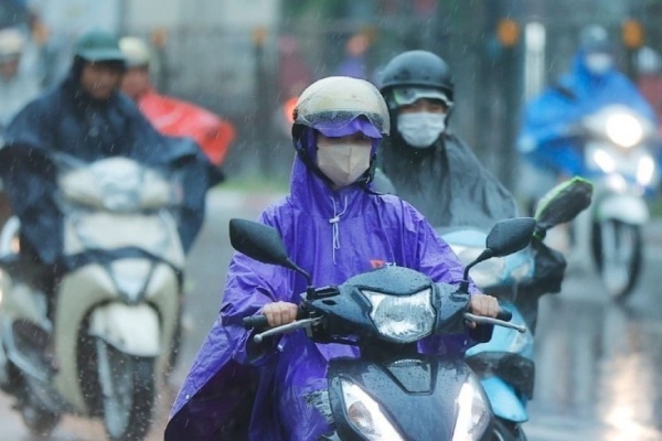 Khu vuc Trung Bo co mua rat to, cuc bo co noi tren 400 mm hinh anh