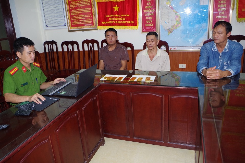 Hai chu chau bi khoi to trong vu buon lau hon 6 kg vang hinh anh