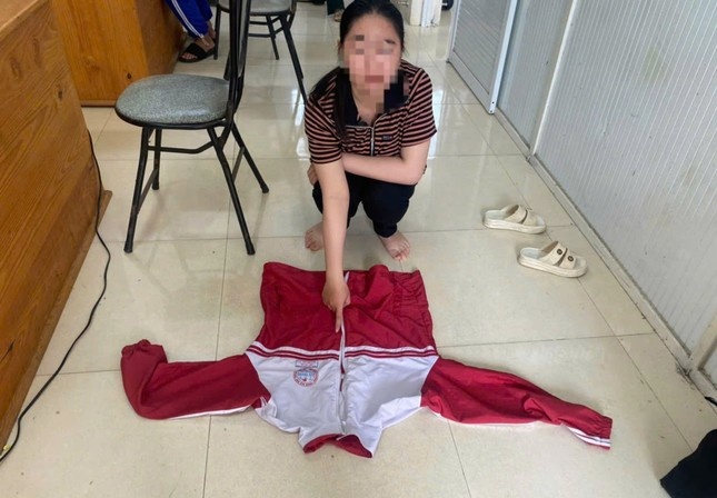 Gia dang hoc sinh,  Dot nhap lop hoc,  Trom nhieu tai san anh 1