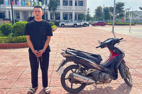 Lam ro doi tuong cay pha cay ATM luc nua dem hinh anh