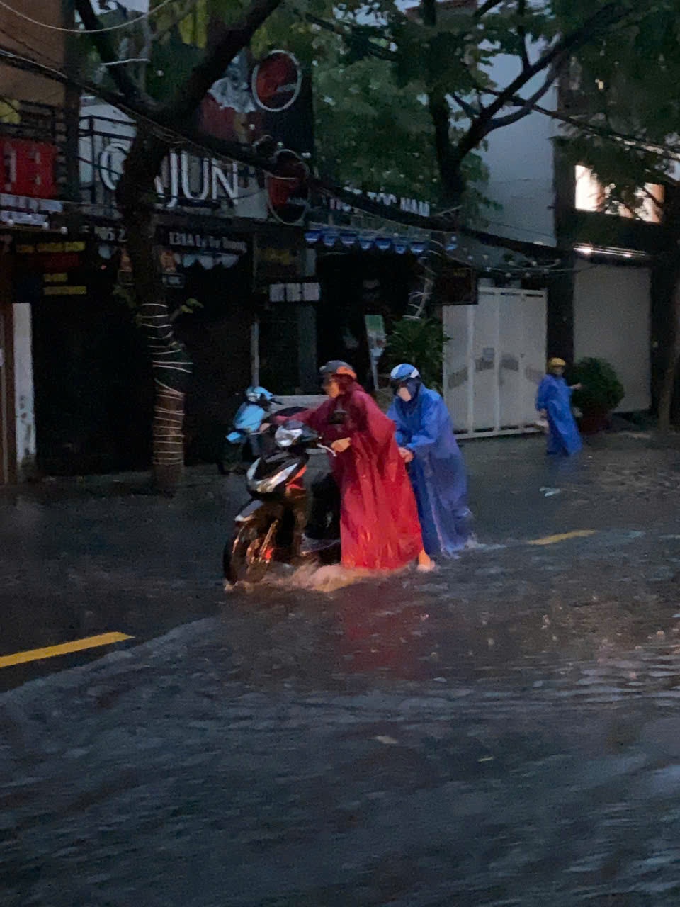 Da Nang bien nuoc anh 2