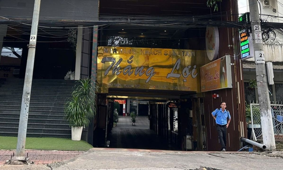 Be 8 tuoi tu vong trong ho boi khach san o Binh Duong hinh anh