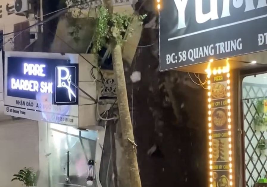 Sap nha 3 tang o Ha Noi do hang xom dao mong hinh anh