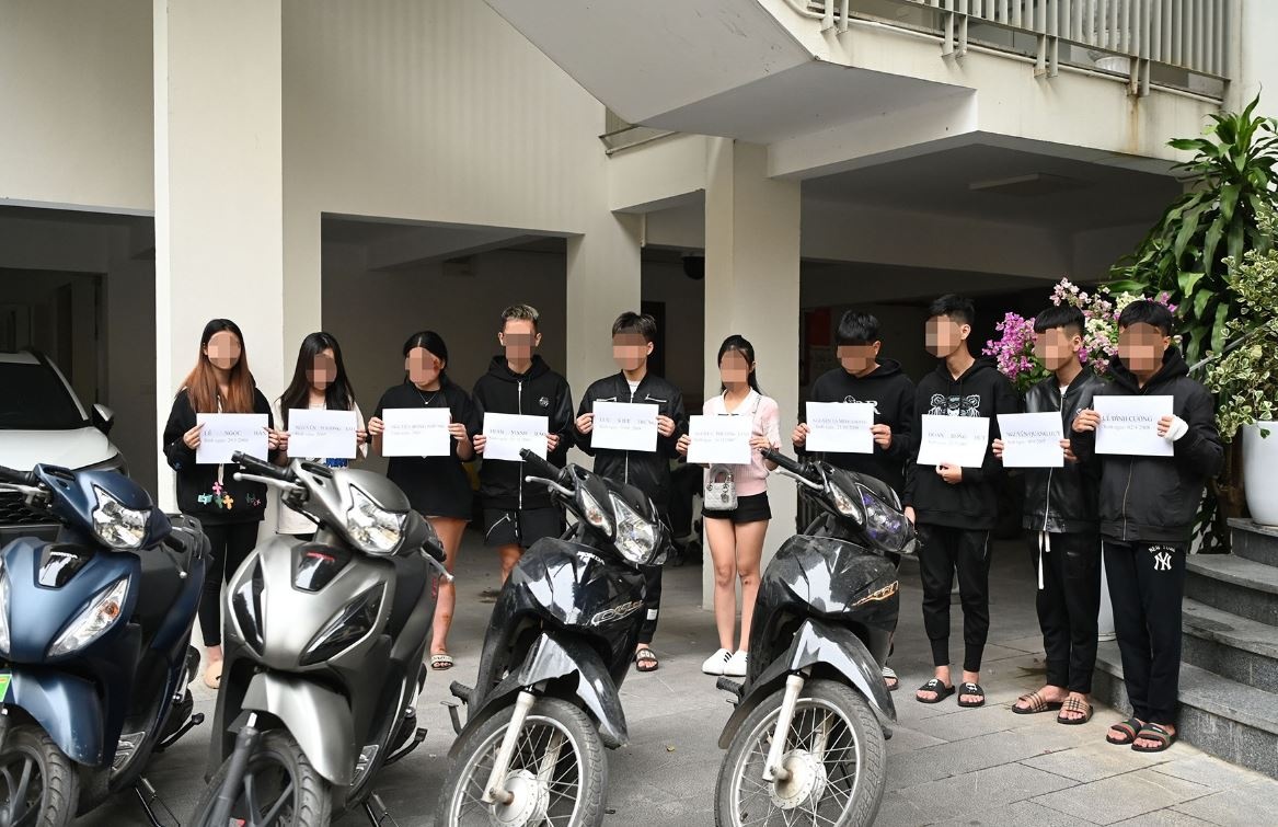 'Quai xe' dam tu vong nguoi di duong - cha me van vo tu giao xe may hinh anh