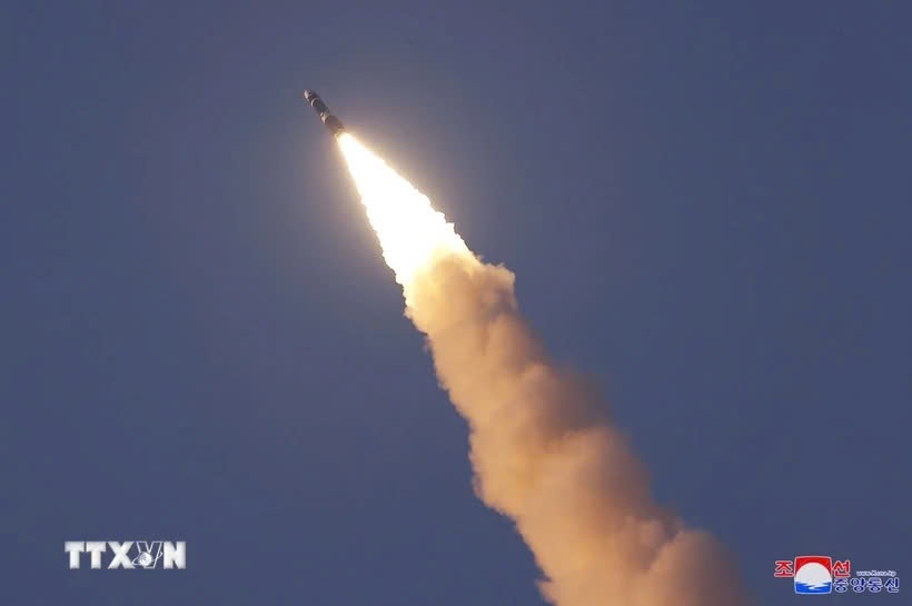 Trieu Tien phong ten lua dan dao ra Bien Nhat Ban hinh anh