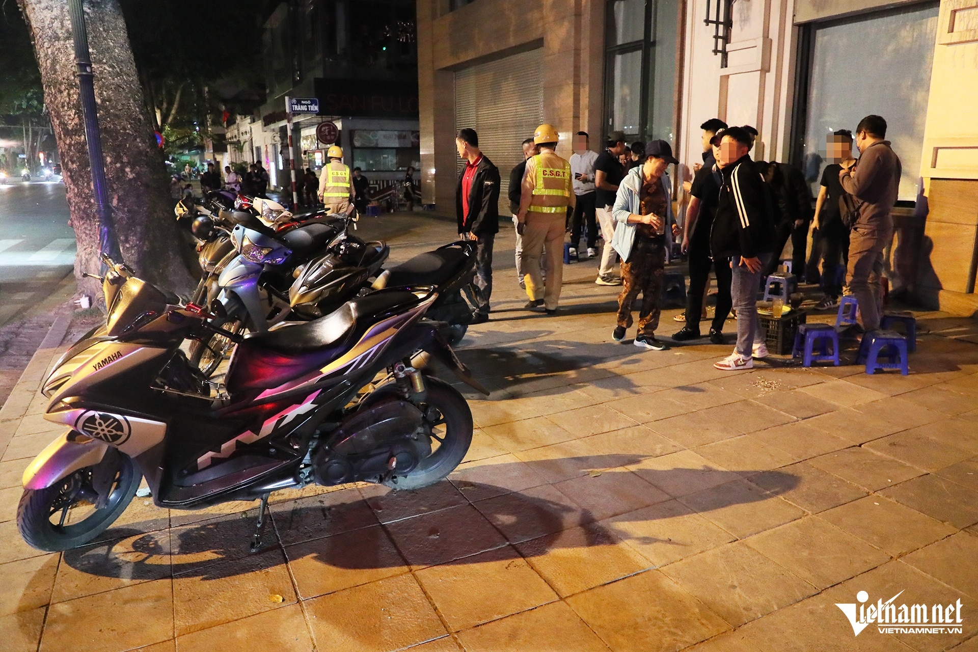 quai xe Ha Noi anh 12