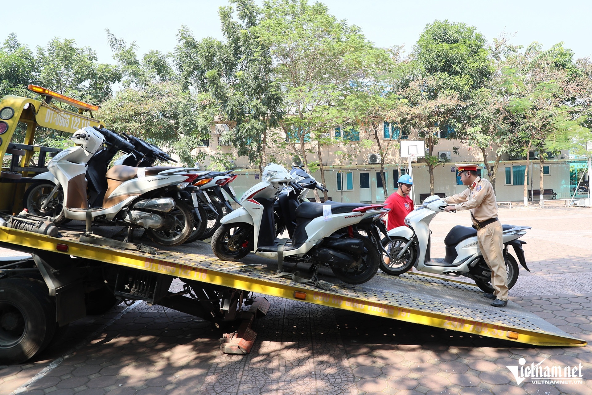 Quai xe Ha Noi anh 12