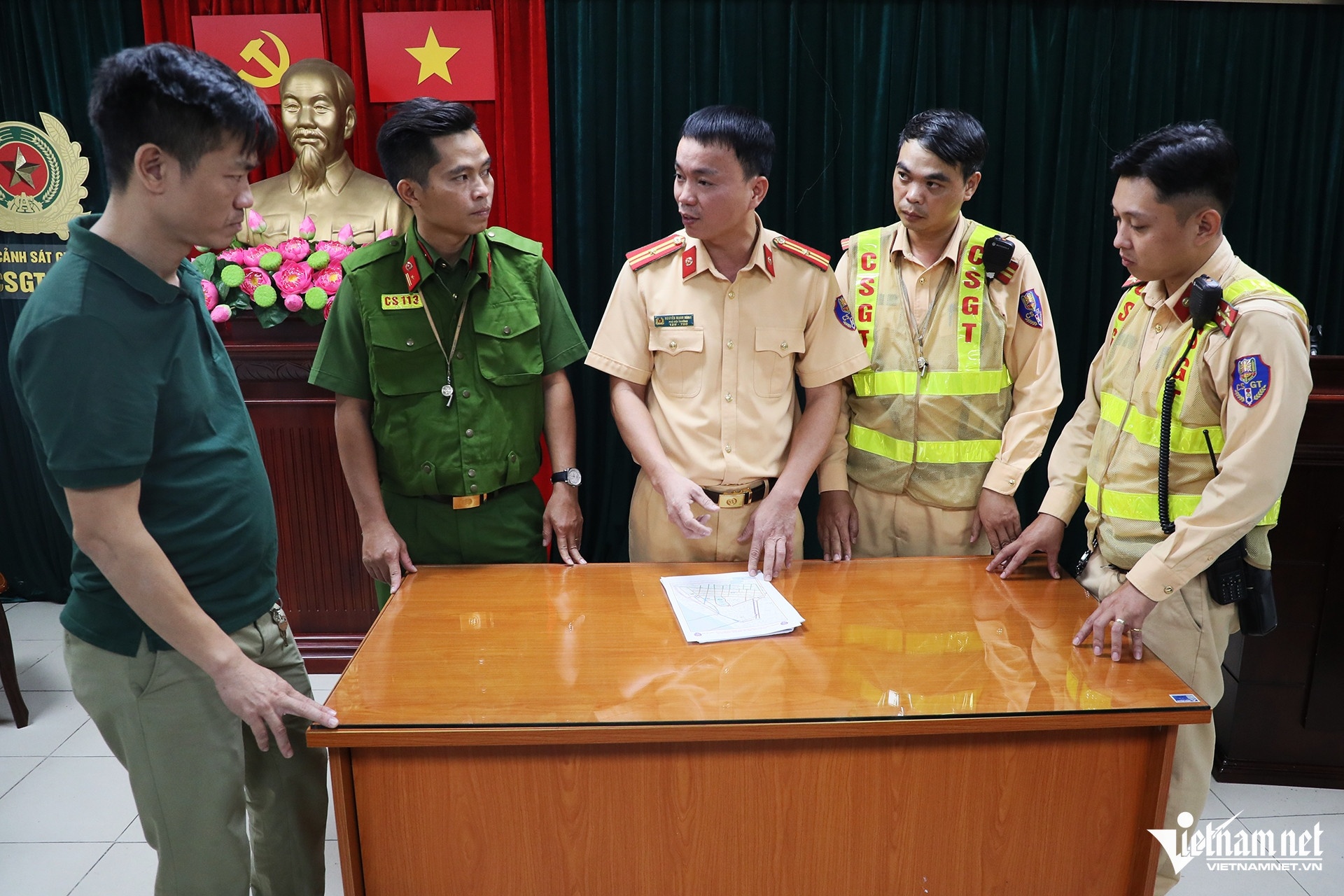 quai xe Ha Noi anh 1