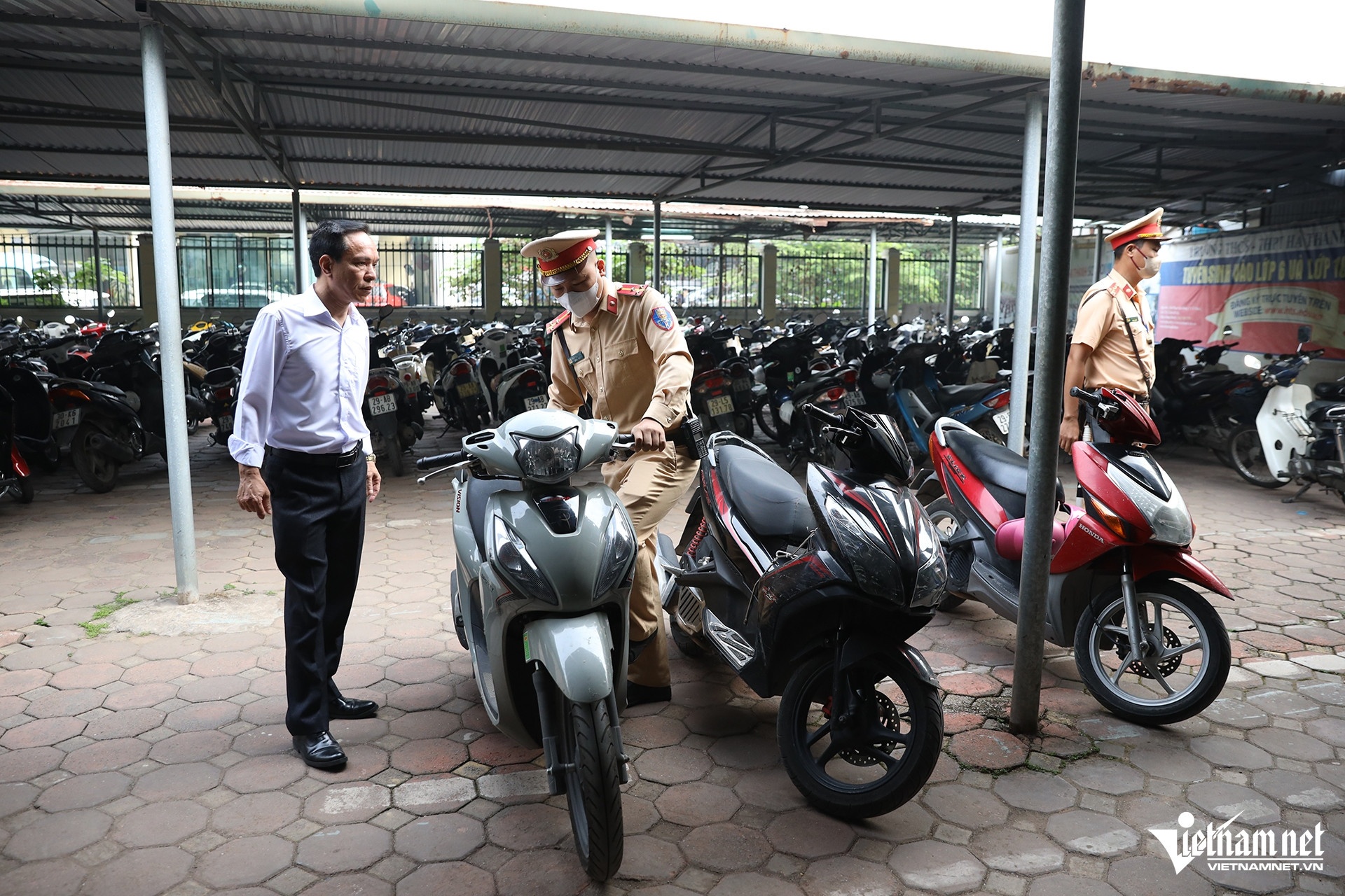 Quai xe Ha Noi anh 1