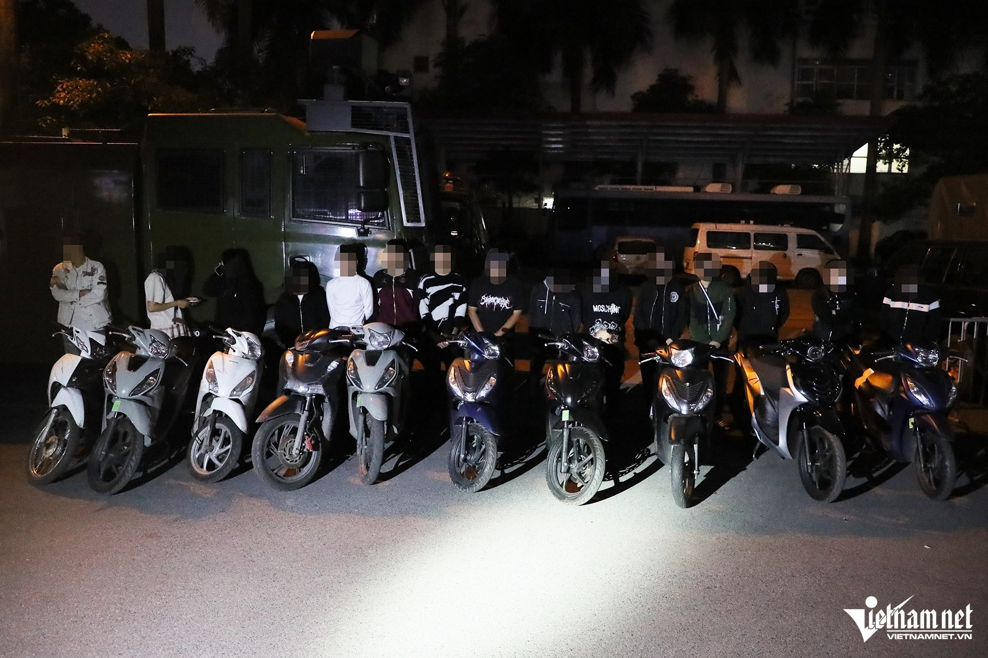 quai xe Ha Noi anh 3