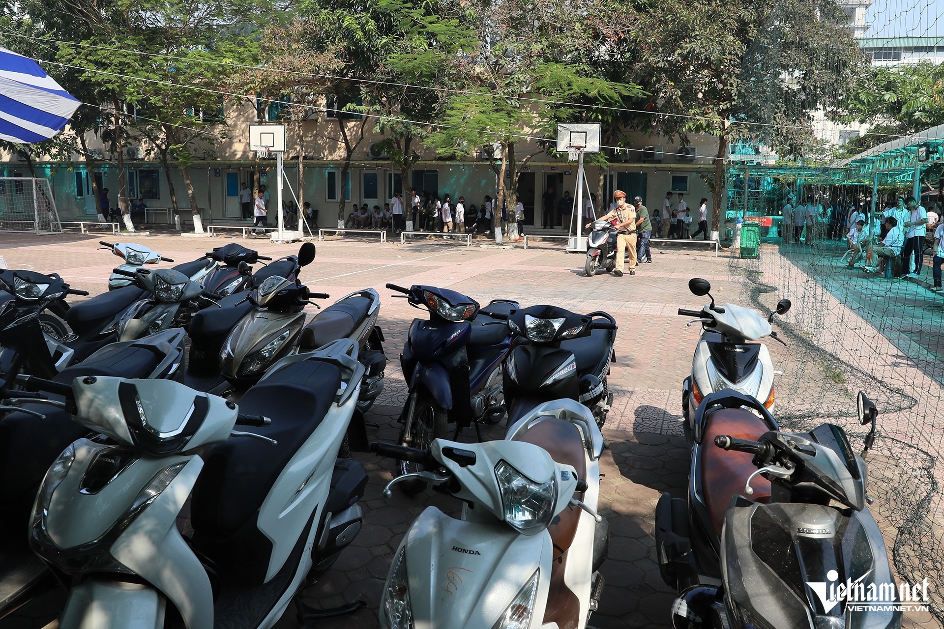 Quai xe Ha Noi anh 4