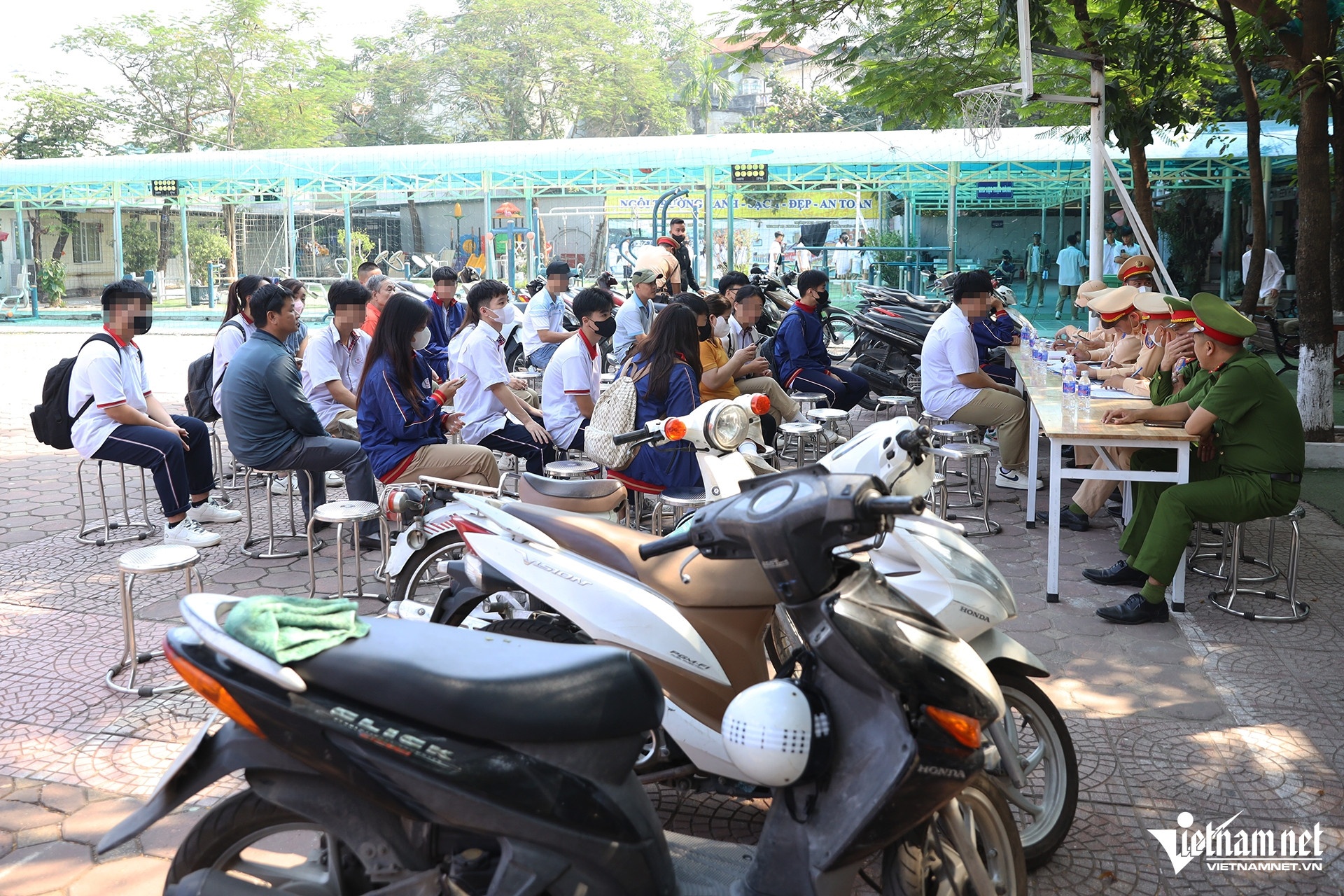 Quai xe Ha Noi anh 6