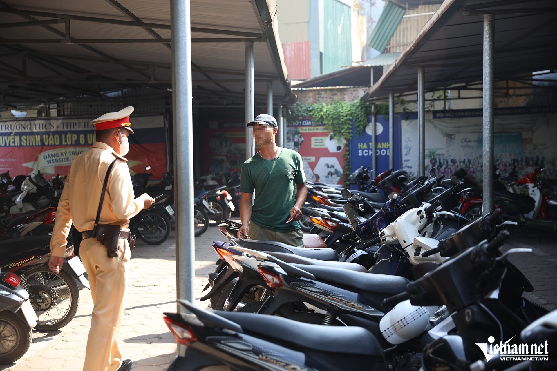 Quai xe Ha Noi anh 7