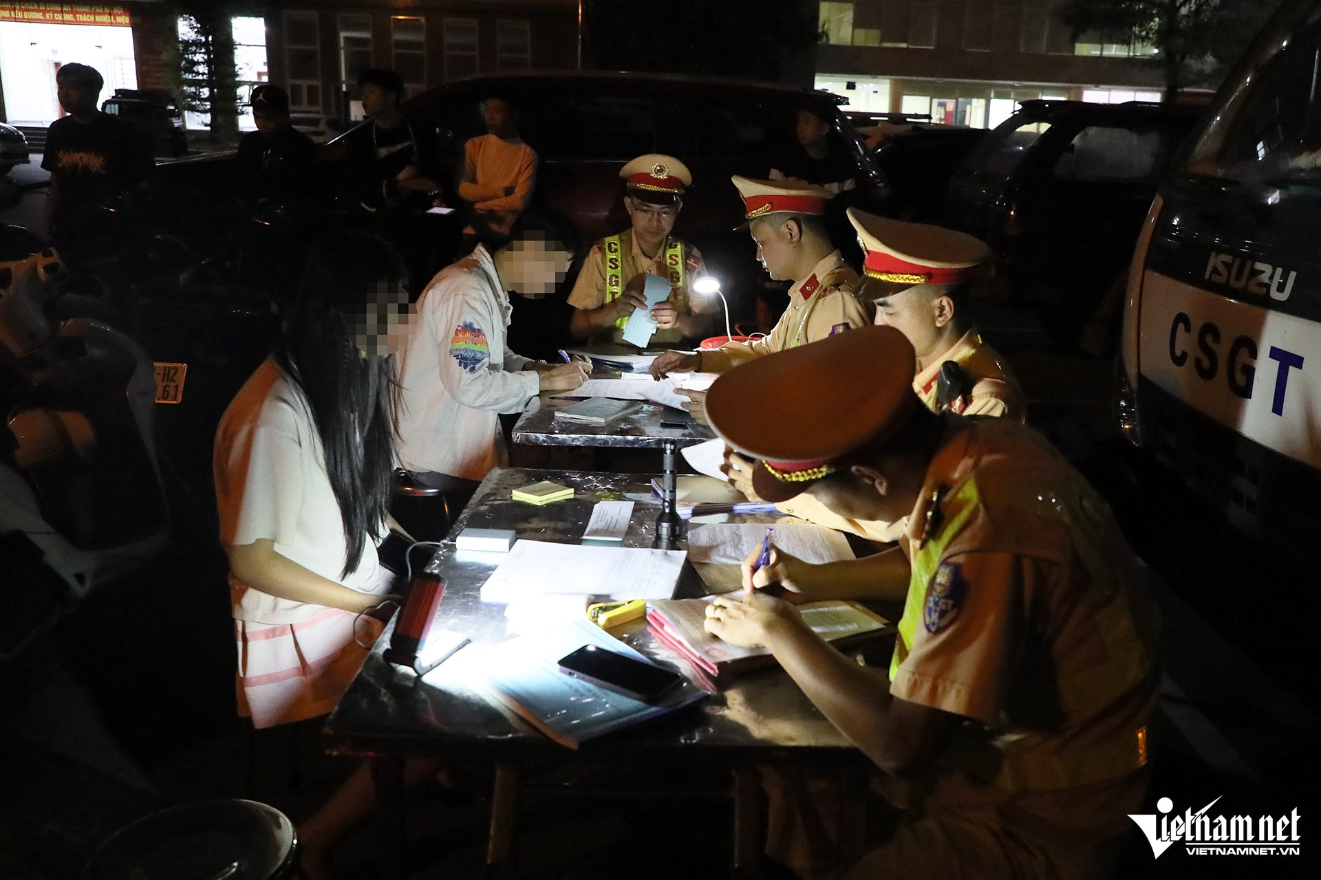 quai xe Ha Noi anh 8