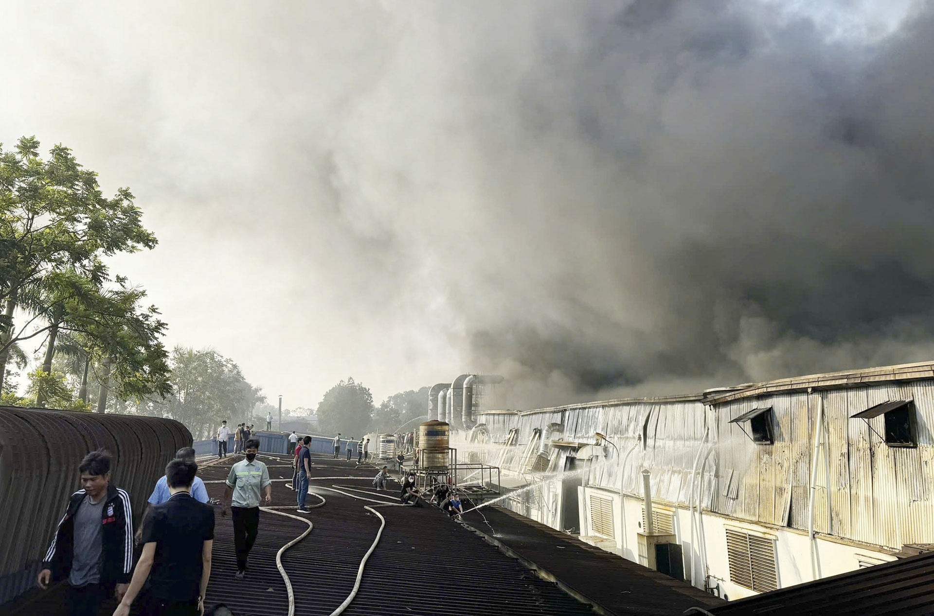 Chay Song Cong 1 anh 2