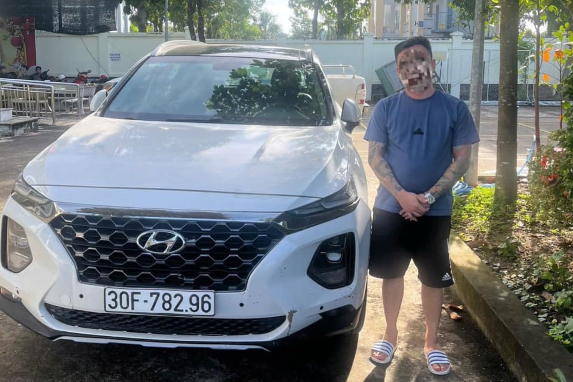 Tai xe say xin, tong xe vao dam dong giua cho o Dong Nai hinh anh