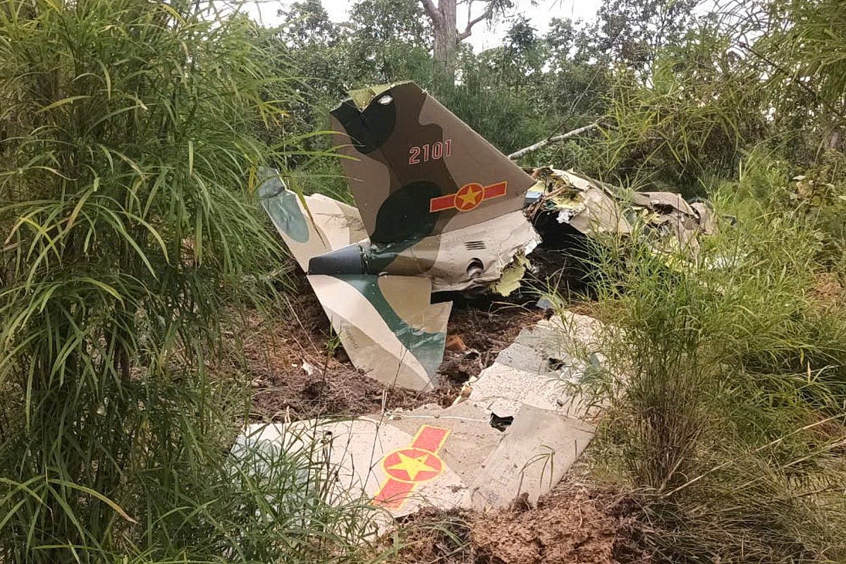 Hien truong may bay Yak-130 roi trong Vuon quoc gia Yok Don hinh anh