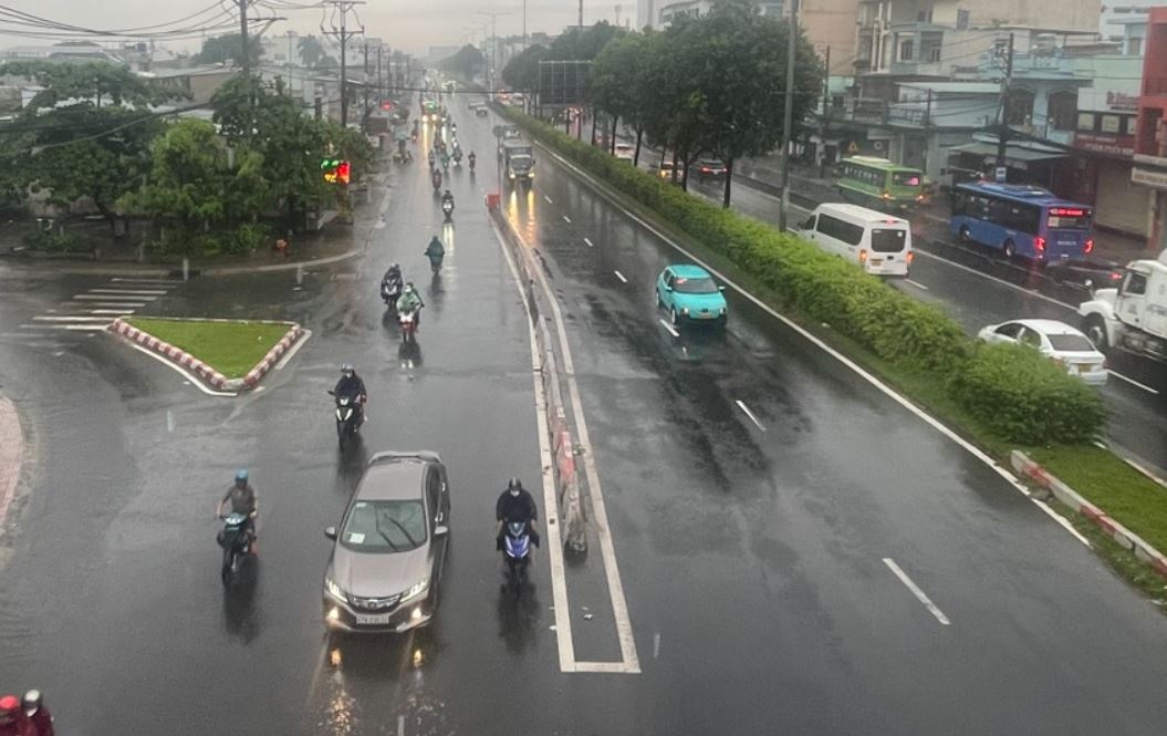 Tinh hinh mua dong cuoi tuan o TP.HCM hinh anh