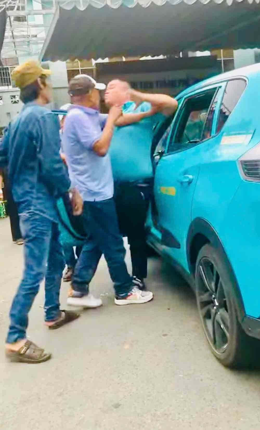 Hành hung tài xế TP.HCM ảnh 1 Hanh hung tai xe TP.HCM anh 1