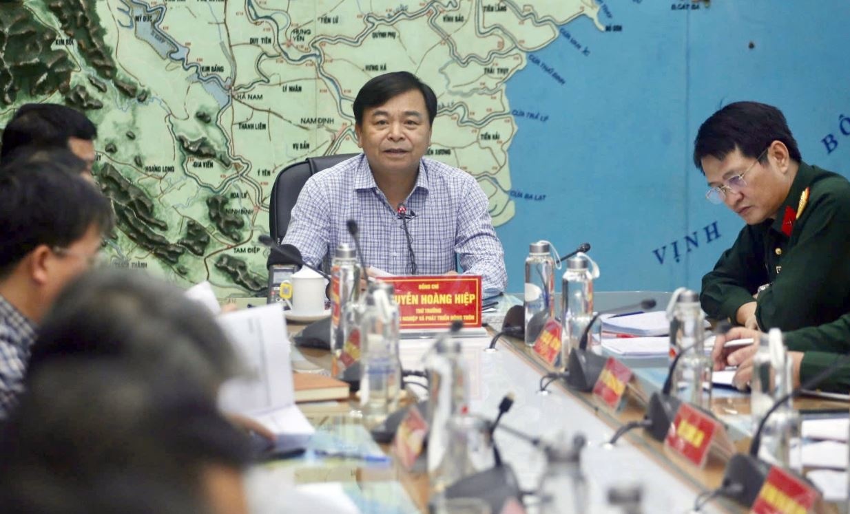 Bo Quoc phong huy dong 5.000 phuong tien, may bay ung pho bao Yinxing hinh anh