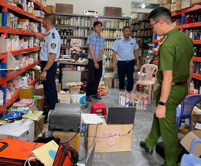 My pham,  Khong ro nguon goc,  Vu Van Thuy,  Tran Trong Phong anh 1