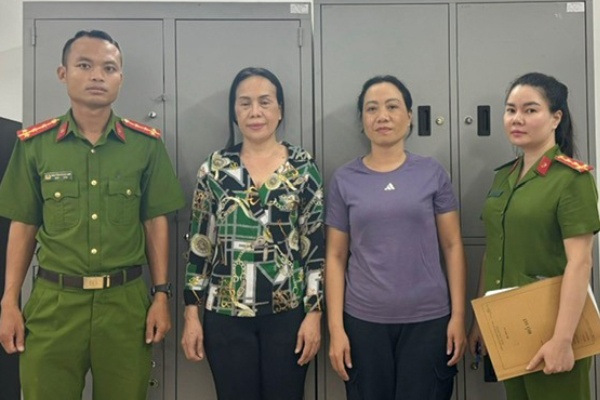 Bat 2 doi tuong 'chay an' lien quan vu van chuyen 716 vien kim cuong hinh anh