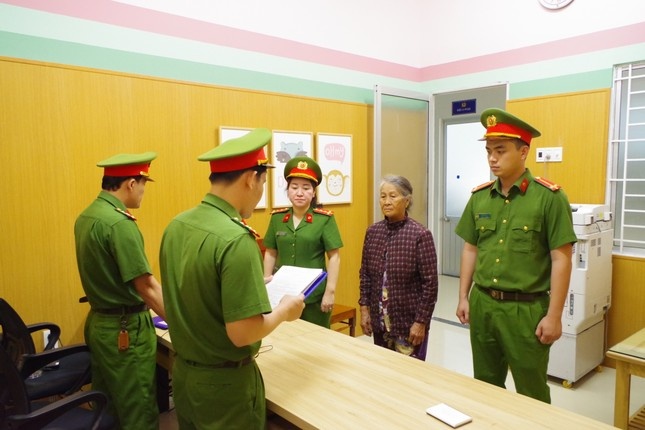 Vu khong can bo,  Nhan hoi lo anh 2