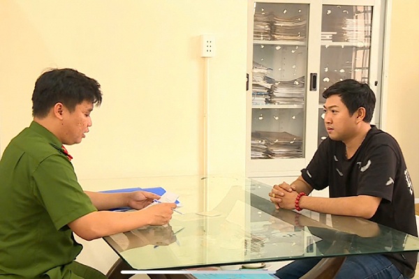 Bat tam giam doi tuong chong doi, dam CSGT khi bi kiem tra nong do con hinh anh