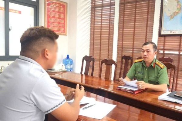 Phat nguoi dan ong to chuc giai trai phep, quang cao trang web ca do hinh anh