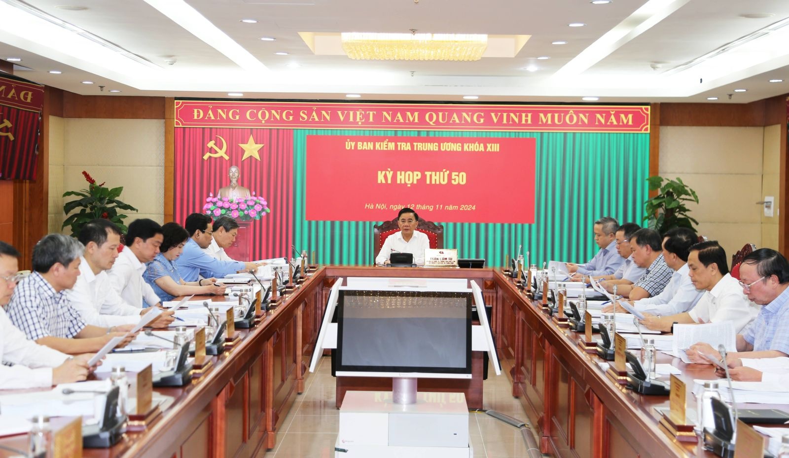 Ky luat can bo anh 1