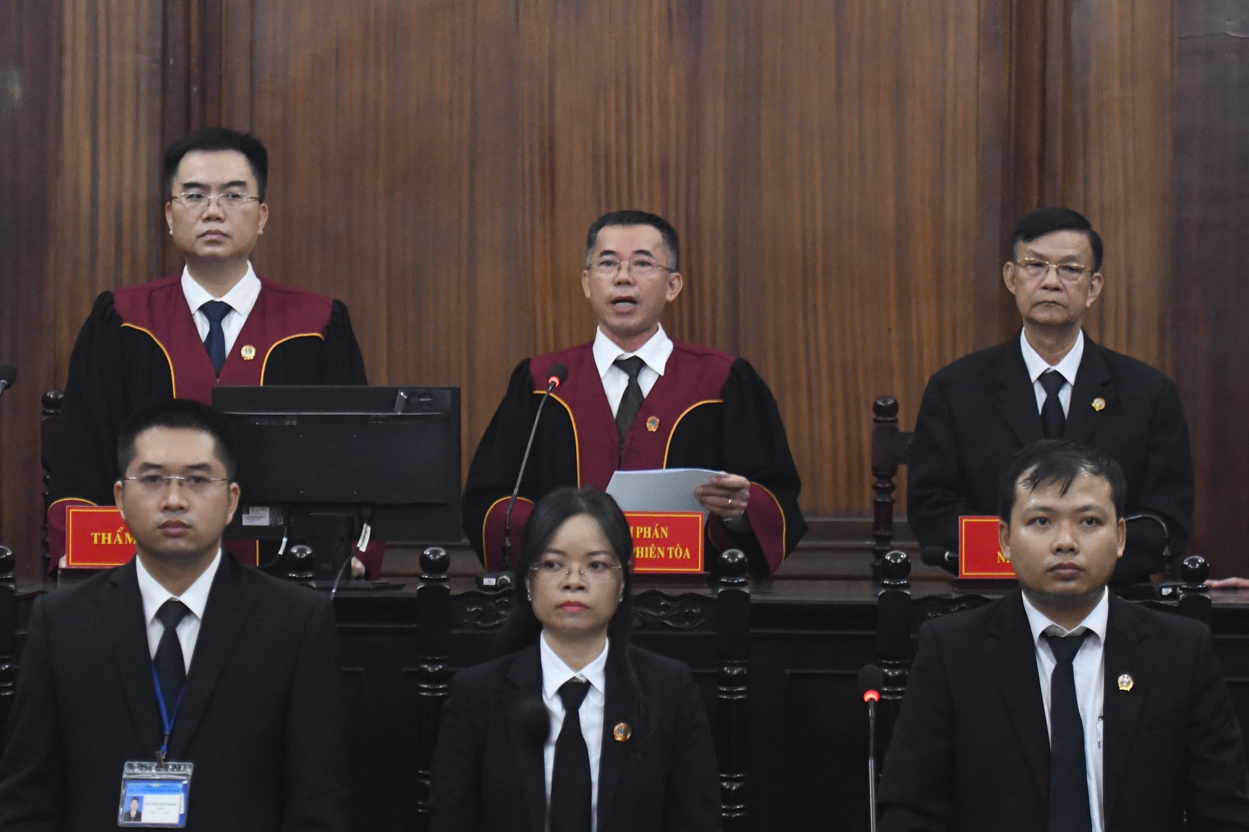 vu Xuyen Viet Oil anh 8