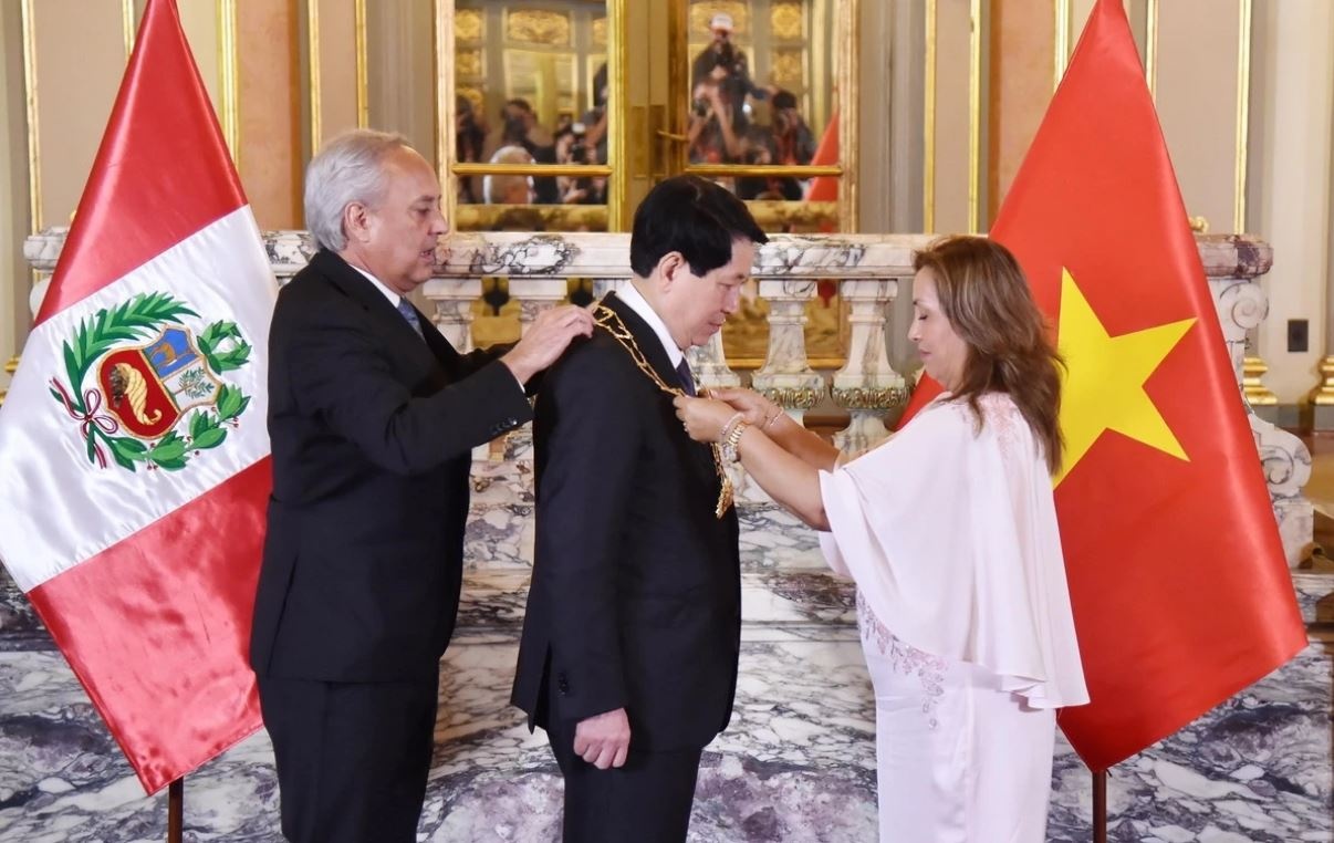 Peru trao Huan chuong “Mat troi Peru” tang Chu tich nuoc Luong Cuong hinh anh