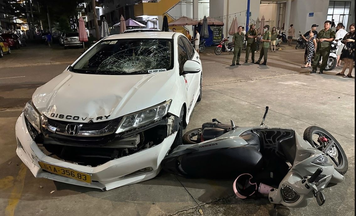 Oto ‘dien’ tong hang loat xe o Binh Duong, 1 nguoi tu vong hinh anh