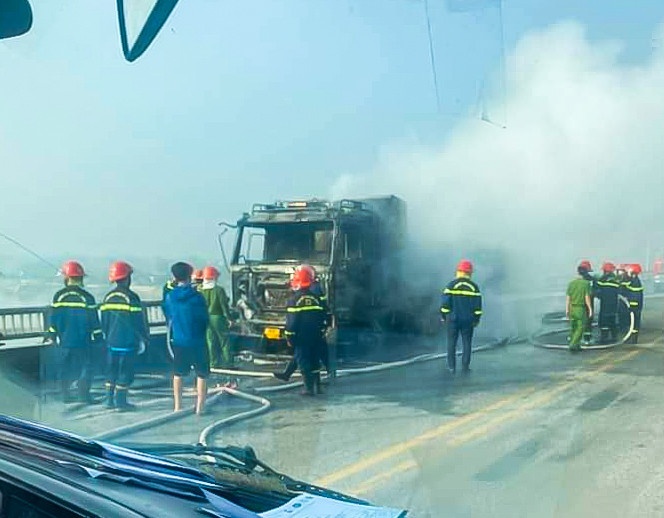 Xe chay Ha Nam anh 1