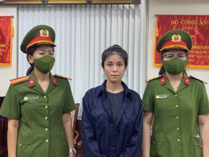 Chi Dan,  An Tay anh 4