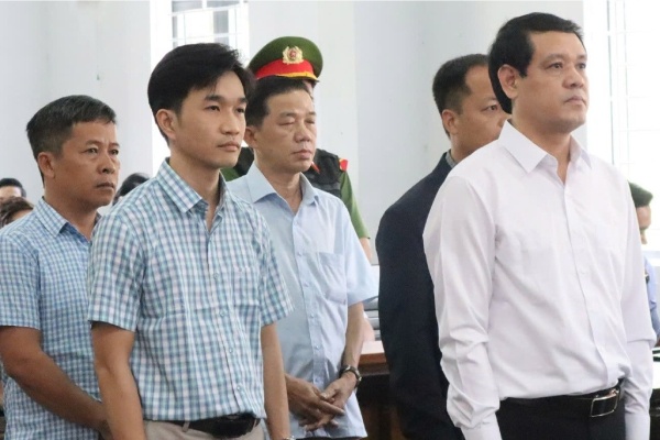 Nguyen giam doc So Xay dung Dak Nong bi phat tu hinh anh