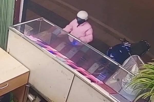 Bia chuyen bi cuop,  Da Lat anh 2